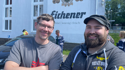 Sebastian und Dennis sind erleichtert, dass es jetzt erstmal weitergeht.