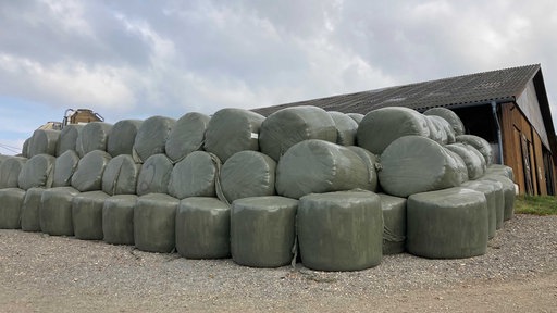 Gestapelte Siloballen