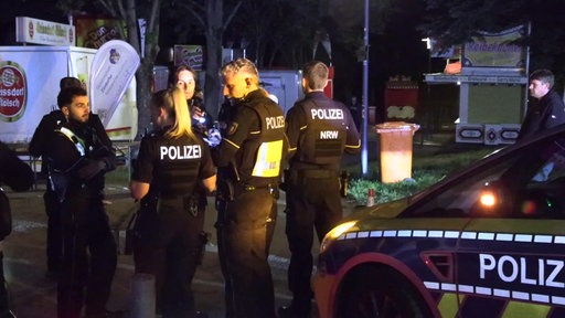 Mehrere Polizisten am Einsatzort