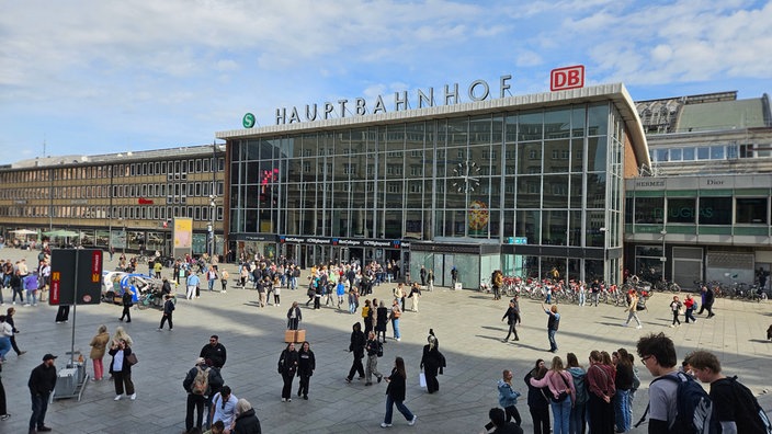 Kölner Hauptbahnhof von außen