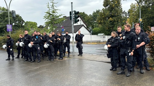 Die Polizei ist mit einem Großaufgebot vor Ort