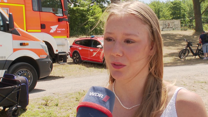 Das Bild zeigt eine junge Frau. 