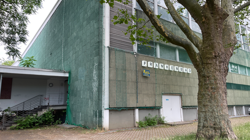 Die Außenfassade des Frankenbads in der Bonner Altstadt.