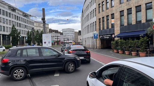 Autos im Stau in der Bonner Innenstadt