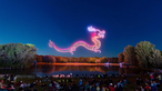 Die Drohnen bei "Rhein in Flammen" formten während der Show einen leuchtenden Drachen.