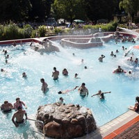 Viele Menschen im Freibad Rüngsdorf