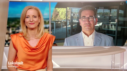 Sonja Fuhrmann, Moderatorin der Lokalzeit Bonn führt per Live Zuschaltung ein Interview mit dem Oberbürgermeister Guido Déus.