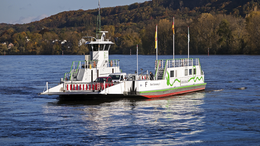 Konrad-Adenauer Fähre auf dem Rhein in Bad Godesberg.