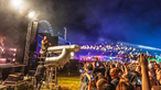 Auftritt der Rammstein-Tribute-Band Völkerball bei Rhein in Flammen mit dem Riesenrad im Hintergrund.