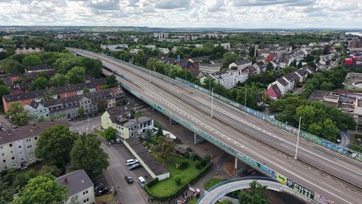 Die Vorlandbrücke der Nordbrücke in Bonn.