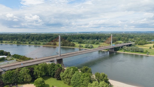 Luftaufnahme der leeren Nordbrücke in Bonn