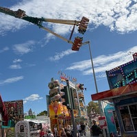 Buden und Fahrgeschäfte auf dem Pützchens Markt