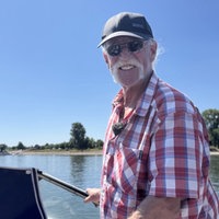 Ein Mann auf einem Boot