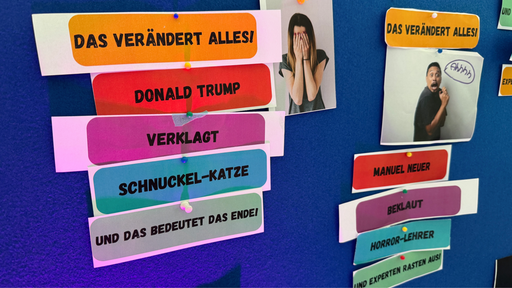 An einer Pinnwand sind mehrere Zettel mit Eindrücken und Bildern befestigt