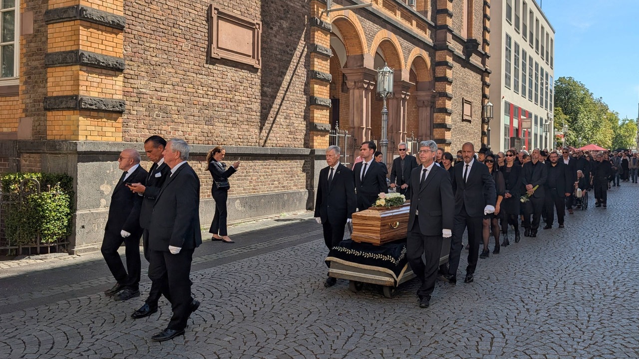 Trauermarsch für Konrad Beikircher