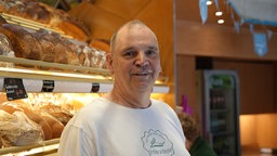 Ein Portrait des Bäckermeisters Uli Linnemann in seiner Filiale in Bonn-Rüngsdorf
