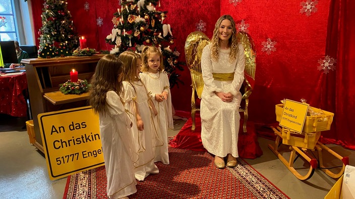 Das Christkind und Besuch aus dem Kindergarten 
