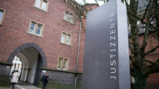 Außenansicht des Landgerichts Aachen. 