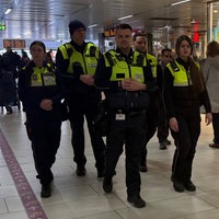 Die Streifen der DB Sicherheit sind im Düsseldorfer Hauptbahnhof unterwegs 