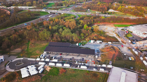 Die Ladestation in Hilden aus der Vogelperspektive.