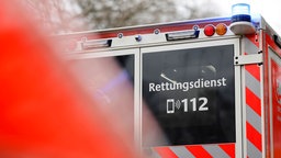 Blick auf Rückseite eines Rettungswagens (Symbolfoto)