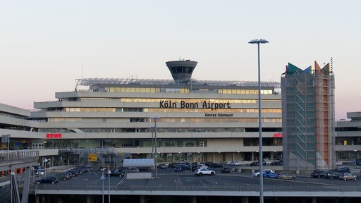 Am Flughafen Köln/Bonn werden wegen neuer Technik künftig weniger Sicherheitskräfte gebraucht
