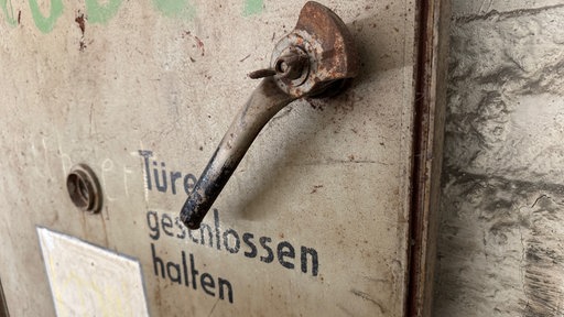 Stahltür im Luftschutzkeller