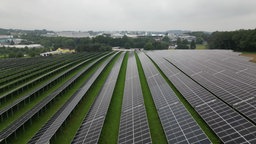 Zu sehen ist der Solarpark.