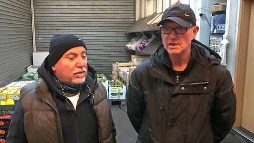 Nevzat Taşkıran (l.) im Interview mit dem WDR