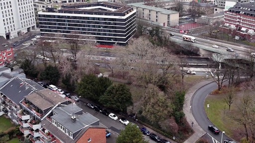 Man sieht die dreieckige Fläche für das neue Suchthilfezentrum