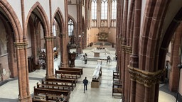 Der Kirchenraum der Johann Baptist Kirche in Krefeld. 