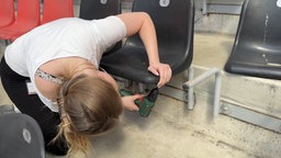 Die alten Sitzschalen in der BayArena haben ausgedient