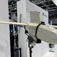 Zu sehen ist ein Flugzeugmodell von Rheinmetall
