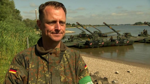 Ein Mann in Bundeswehruniform