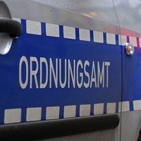 Symbolbild: Wagen mit der Aufschrift Ordnungsamt