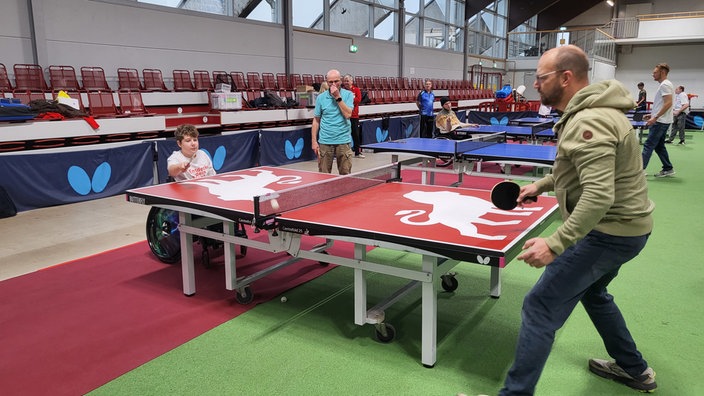 Johannes beim Tischtennis