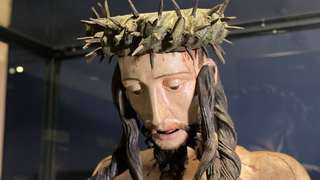 Gesicht einer lebensgroßen Christusskulptur aus Tirol 