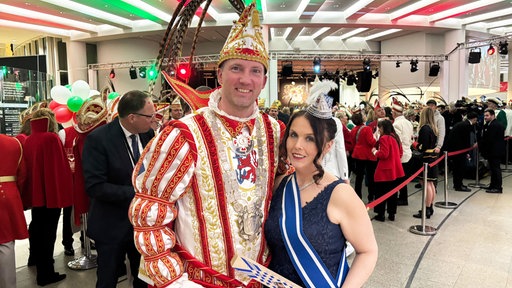 Prinz Markus und Prinzessin Venetia Nicole beim Närrischen Landtag in Düsseldorf. 