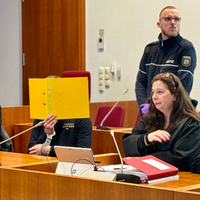 Die Täter  im Gerichtssaal