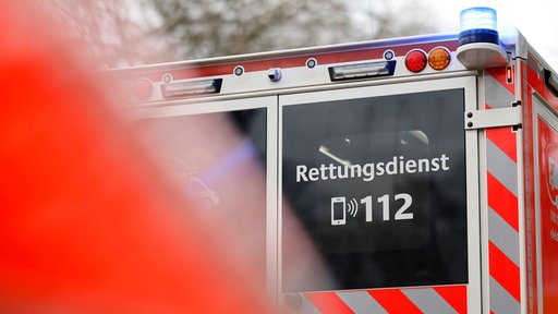 Blick auf Rückseite eines Rettungswagens (Symbolfoto)
