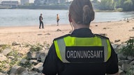 Ordnungsamt kontrolliert am PAradiesstrand