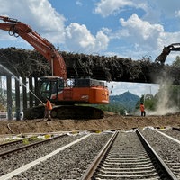 die Bahnbrücke wird abgerissen