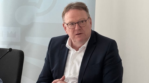 Torsten Burmester auf der Pressekonferenz