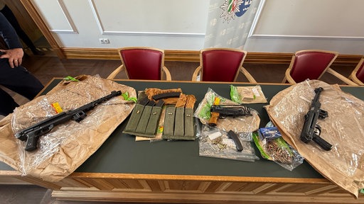 Einige der sichergestellten Waffen