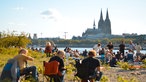 Wer früh zu den Kölner Lichtern kam, ist meistens auch bestens ausgerüstet. 