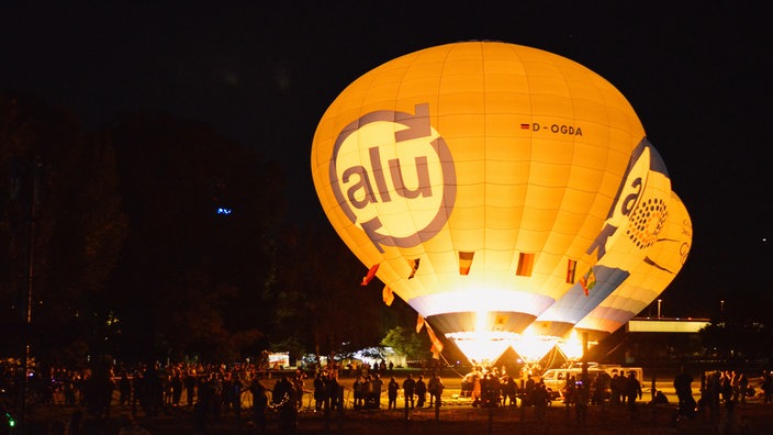 Hier hebt kein Ballon ab, obwohl die Aussicht sicherlich beneidenswert wäre. Beim “Ballonglühen” können die Zuschauer aber ganz nah ran. 