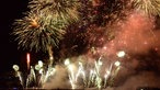 Das Phoenix-Projekt malt eine halbe Stunde bunte Lichter in den Himmel.