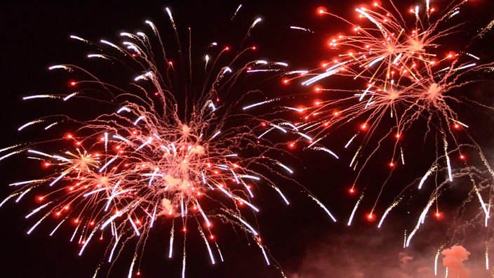 Auch wer nicht direkt am Ufer stand hatte beste Sicht auf das Höhenfeuerwerk. Größer und länger ist kein anderes musiksynchrones Feuerwerk in Europa. 