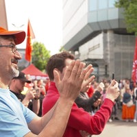 Die streikenden Mitarbeiter von Ford am vormittag 