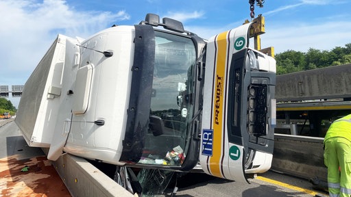 Der umgekippte Lkw auf der A4